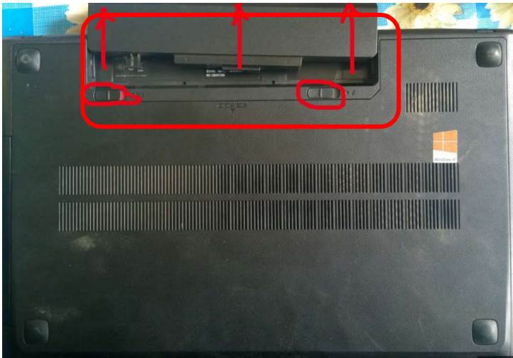 联想笔记本电脑G400电池,联想笔记本电脑的电池在哪个部位