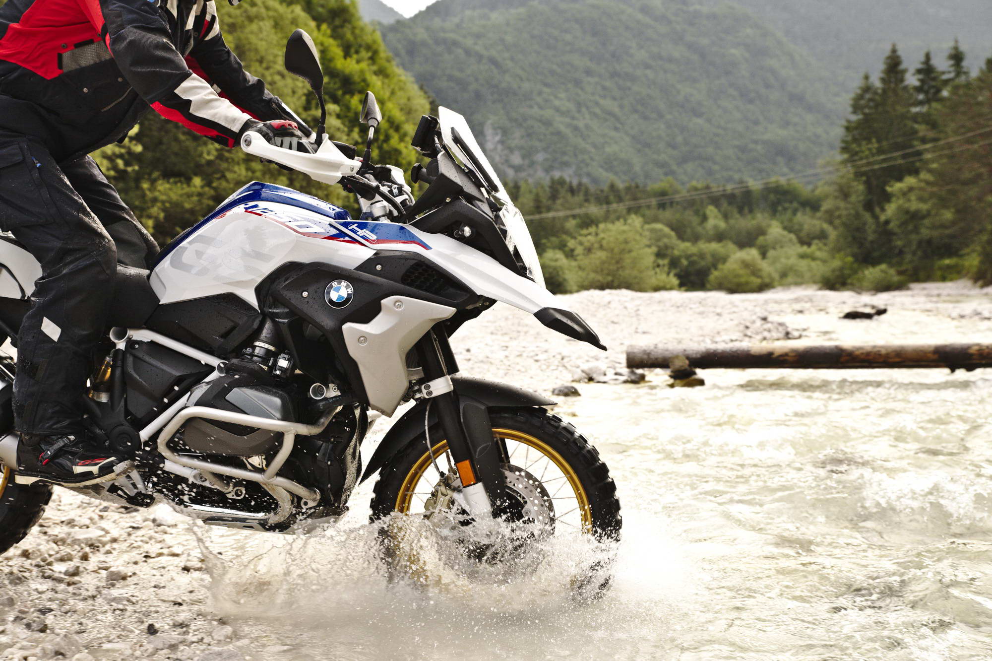 宝马r1250gshp版黑色款,高清宝马r1250gs壁纸