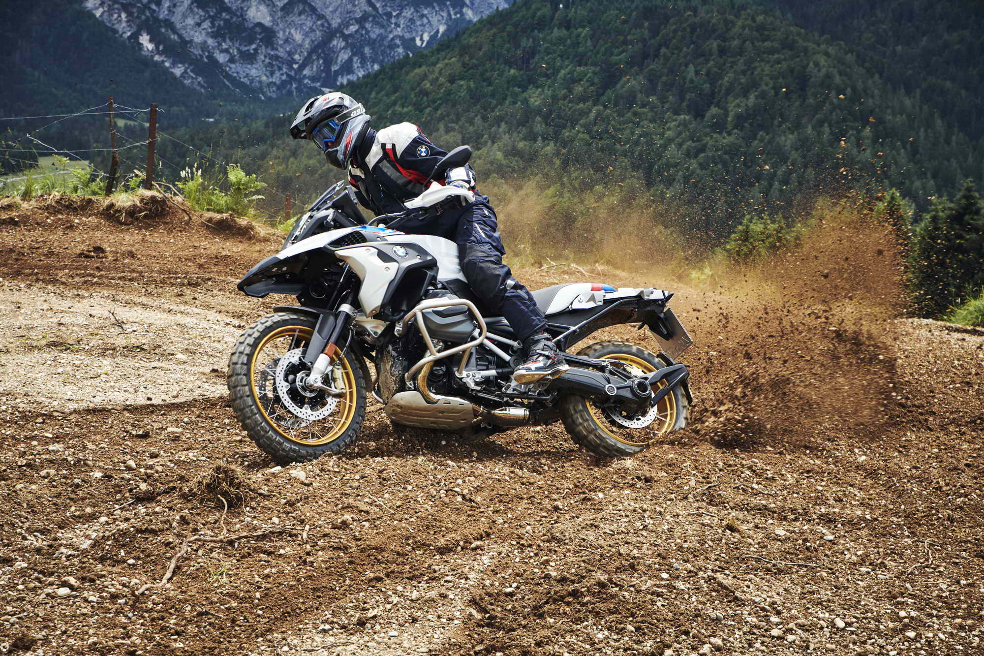 宝马r1250gshp版黑色款,高清宝马r1250gs壁纸