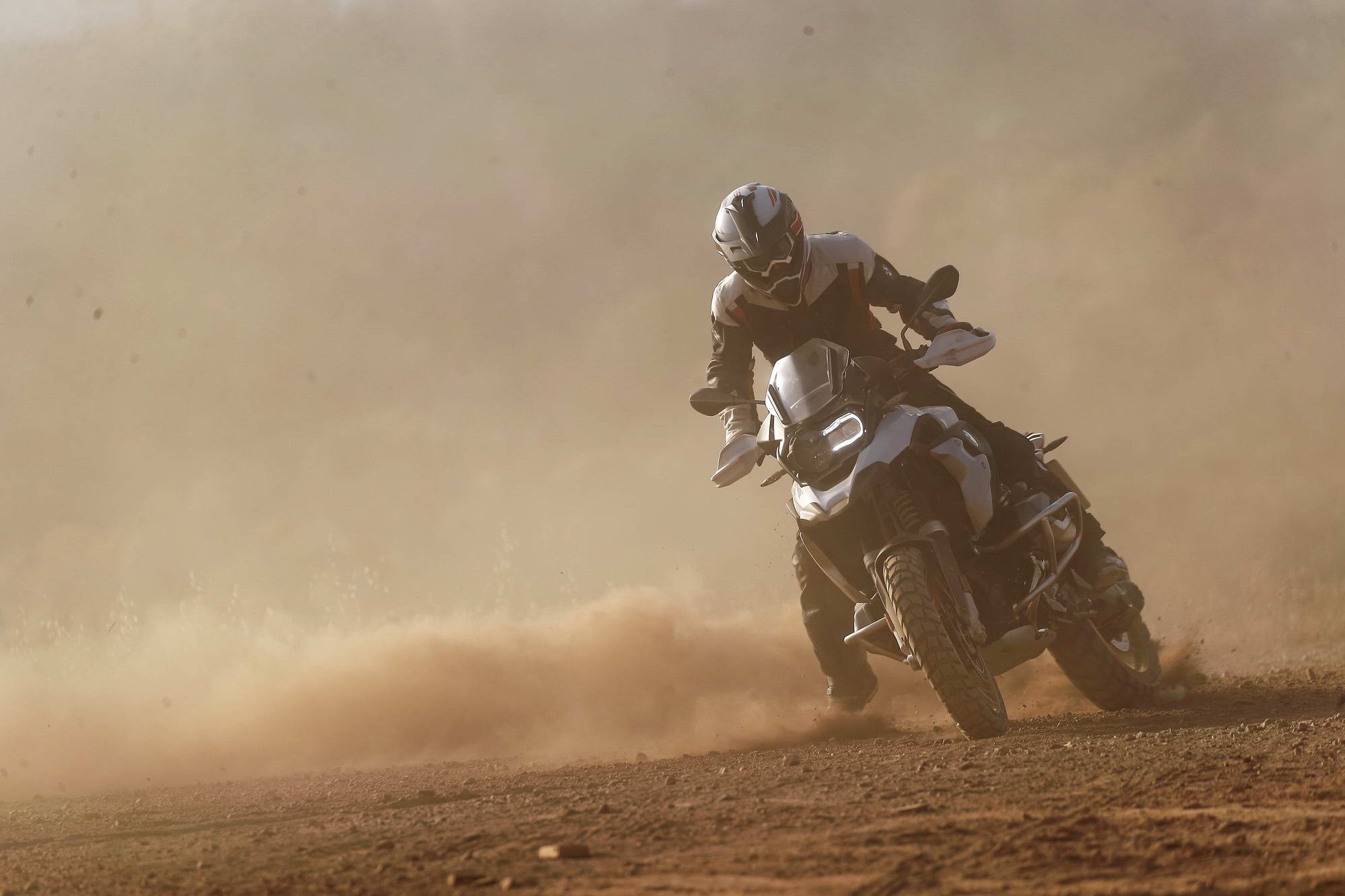 宝马r1250gshp版黑色款,高清宝马r1250gs壁纸