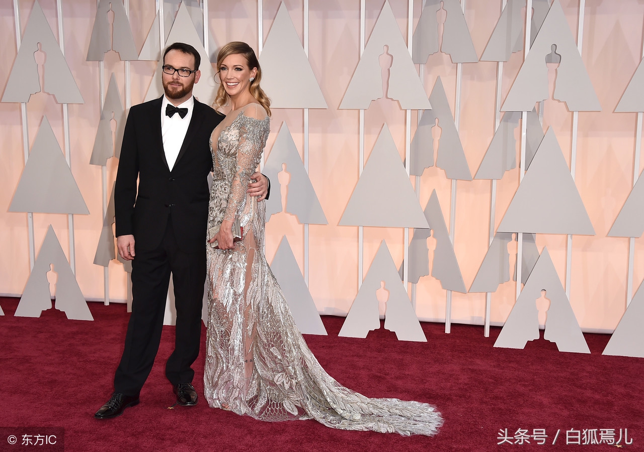 杨幂钻戒比她手大一圈,杨幂5克拉的钻戒图片