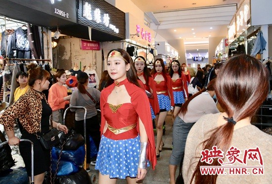 神奇女侠闪电飞跃,神奇女侠冲向阵地