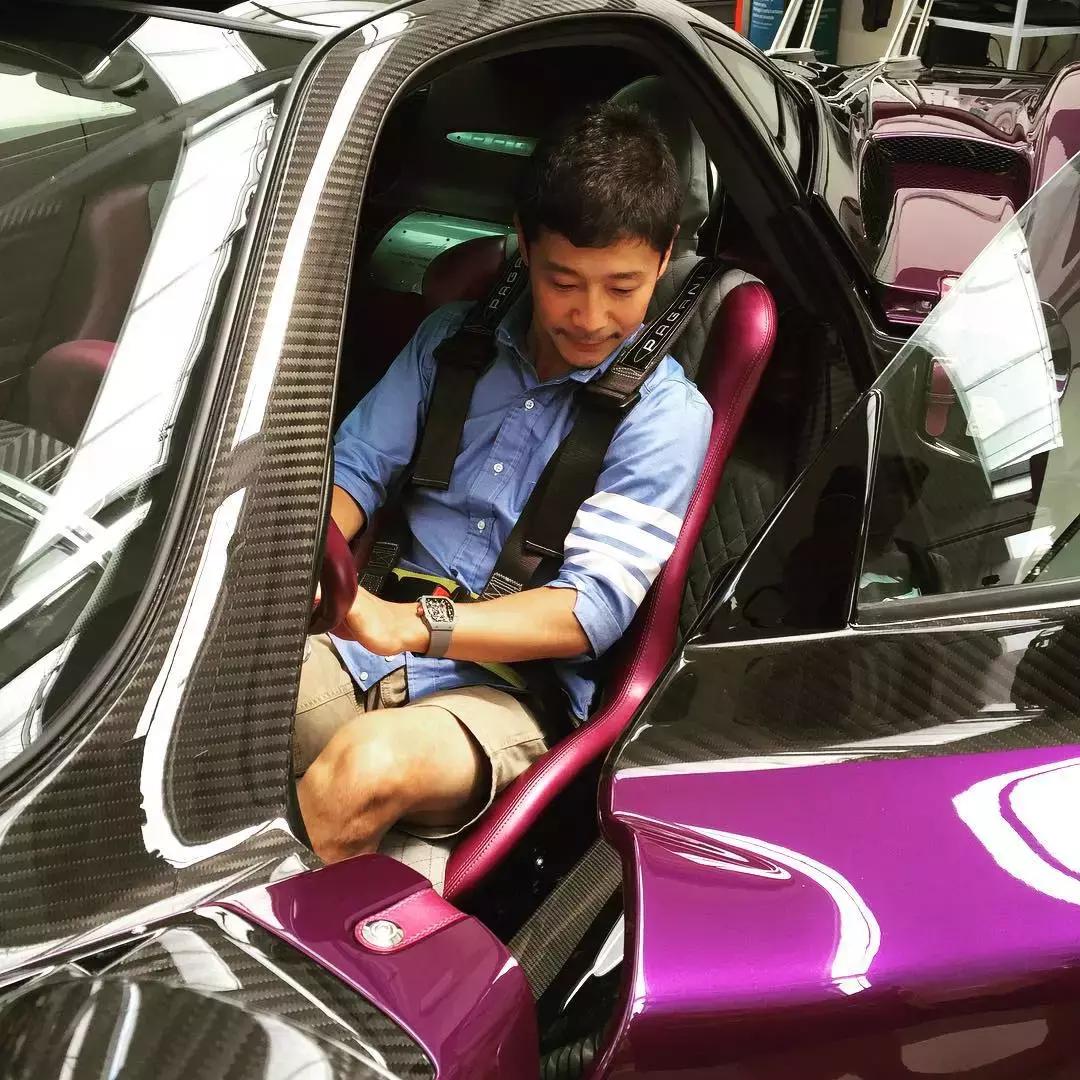 土豪界的泥石流,他花17亿成世界首位坐私人火箭环游月球的人……