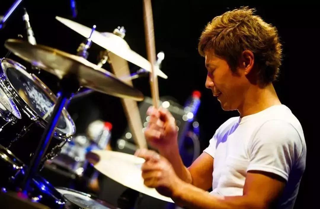 土豪界的泥石流,他花17亿成世界首位坐私人火箭环游月球的人……