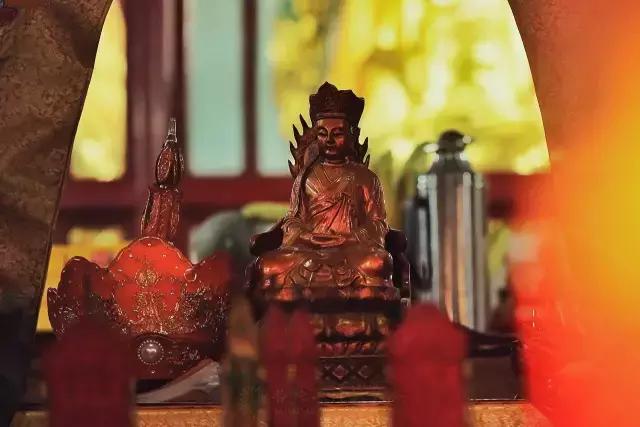 佛弟子遇见道家的师父如何行礼,佛弟子遇见魔人该怎么办