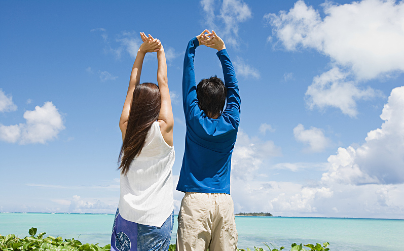 运动腰扭伤了用什么药膏,运动扭伤腰有什么症状该怎么缓解