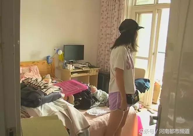 武汉：美女搬进合租房，推开门吓一跳，里面住着十几个男人！