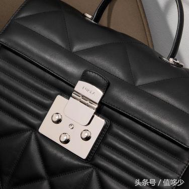 furla包包1927橘红色,2023年的furla包包新款