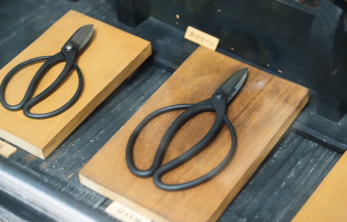 这家小店制作的剪刀22万元一把!你猜是用来干嘛的?