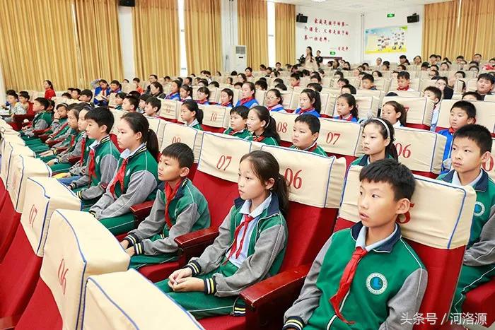 巩义市紫荆实验学校举行2018年“全国科普日”系列活动