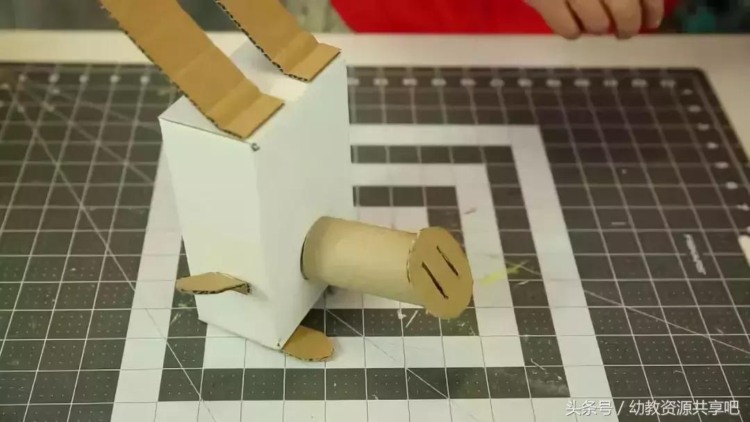 快递纸箱、一次性纸杯还能这么玩？老师们也太有创意了吧~