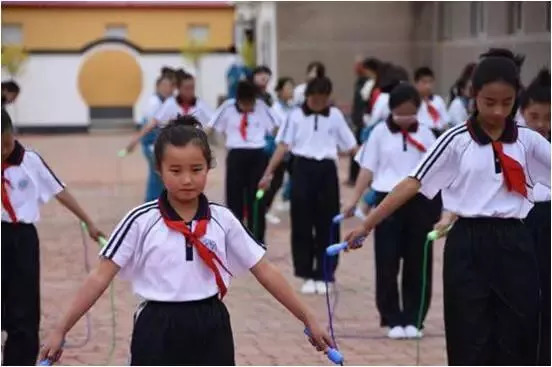 通州人顶起来！帮内蒙孩子上一堂正规的体育课！