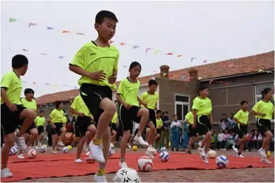 通州人顶起来！帮内蒙孩子上一堂正规的体育课！