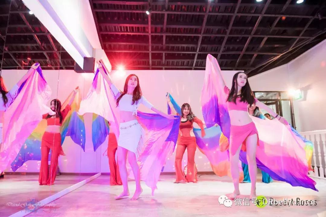 练形体舞蹈和瑜伽哪个好,舞蹈跟瑜伽哪个适合女生