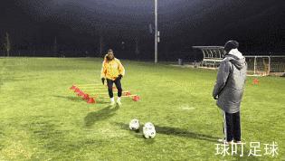 如何踢球的时候打出爆发力,踢球练核心力量的动作