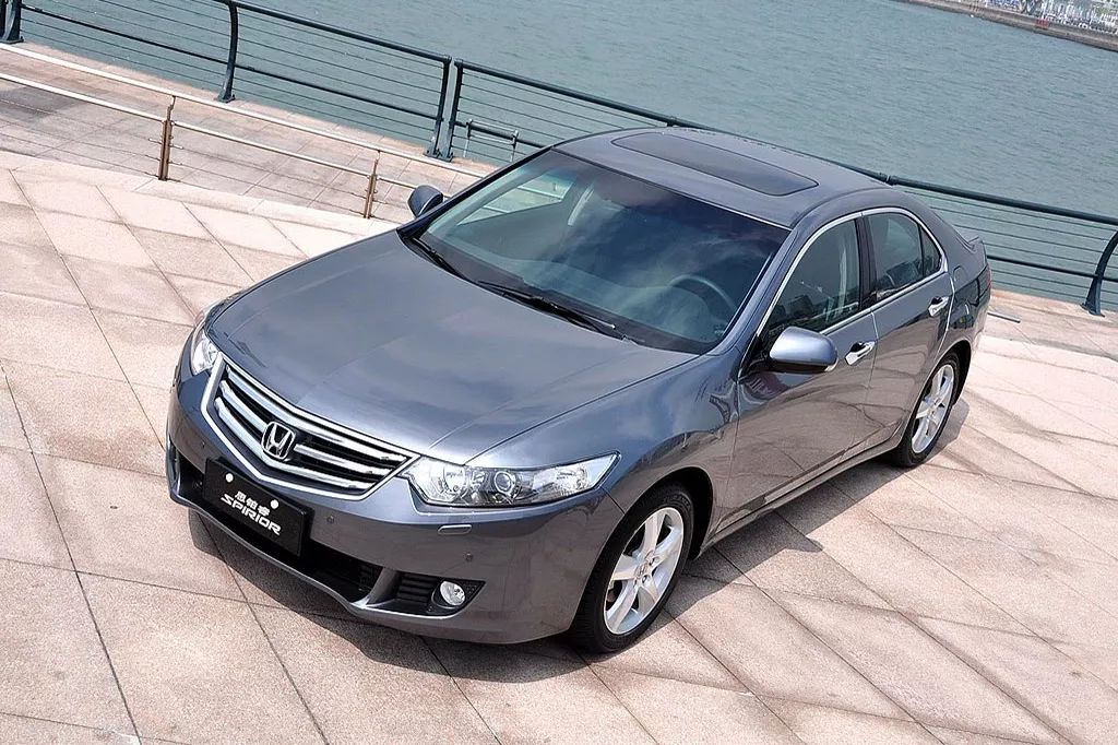 法拉利和mpv,80万法拉利mpv