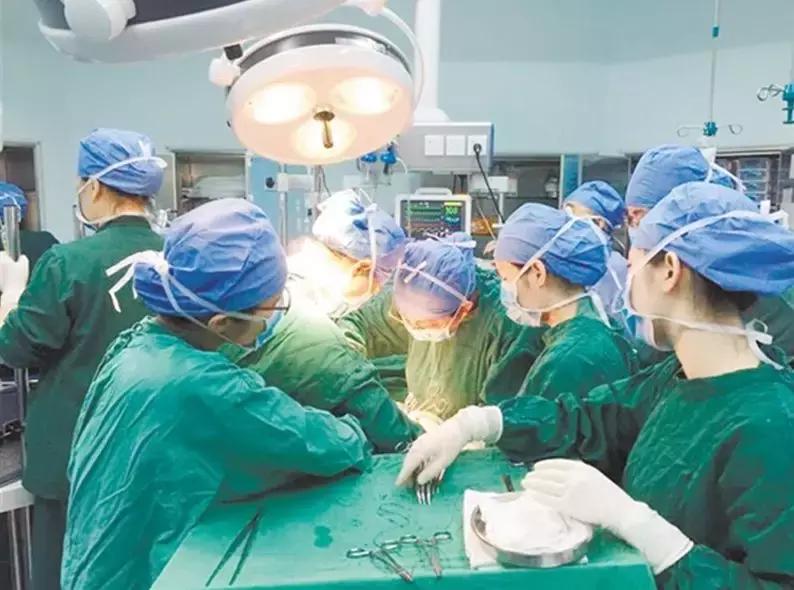 二胎妈妈怀孕三个月大出血,产妇引产大出血死亡