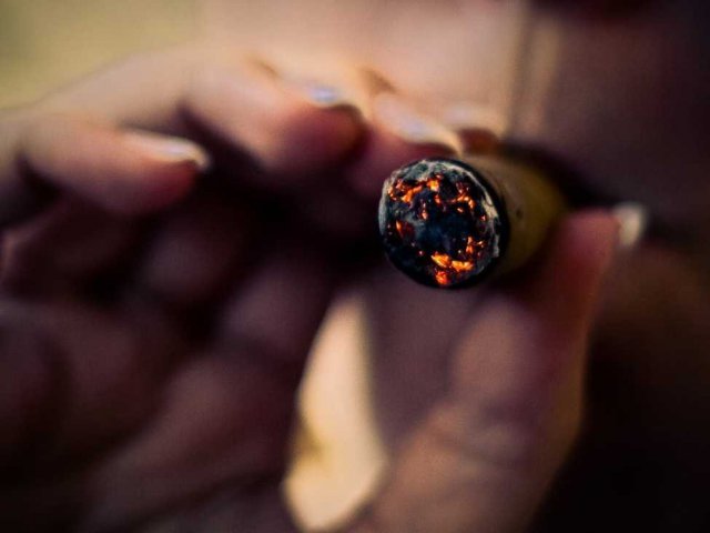 抽雪茄与抽烟哪个危害大,抽雪茄属于抽烟吗