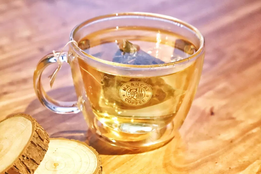 在漫猫喝咖啡，那种无忧的心情，仿佛随着维也纳音符飘到云间……