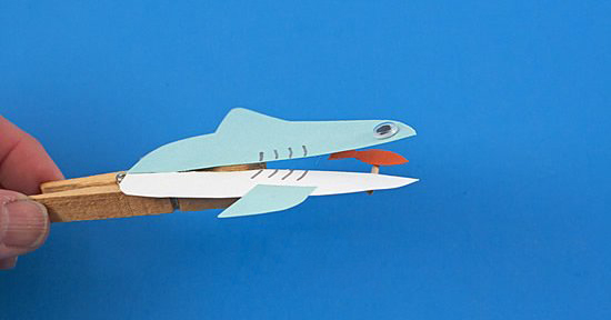 好玩又有趣的鲨鱼玩具怎么做,用夹子做的鲨鱼手工