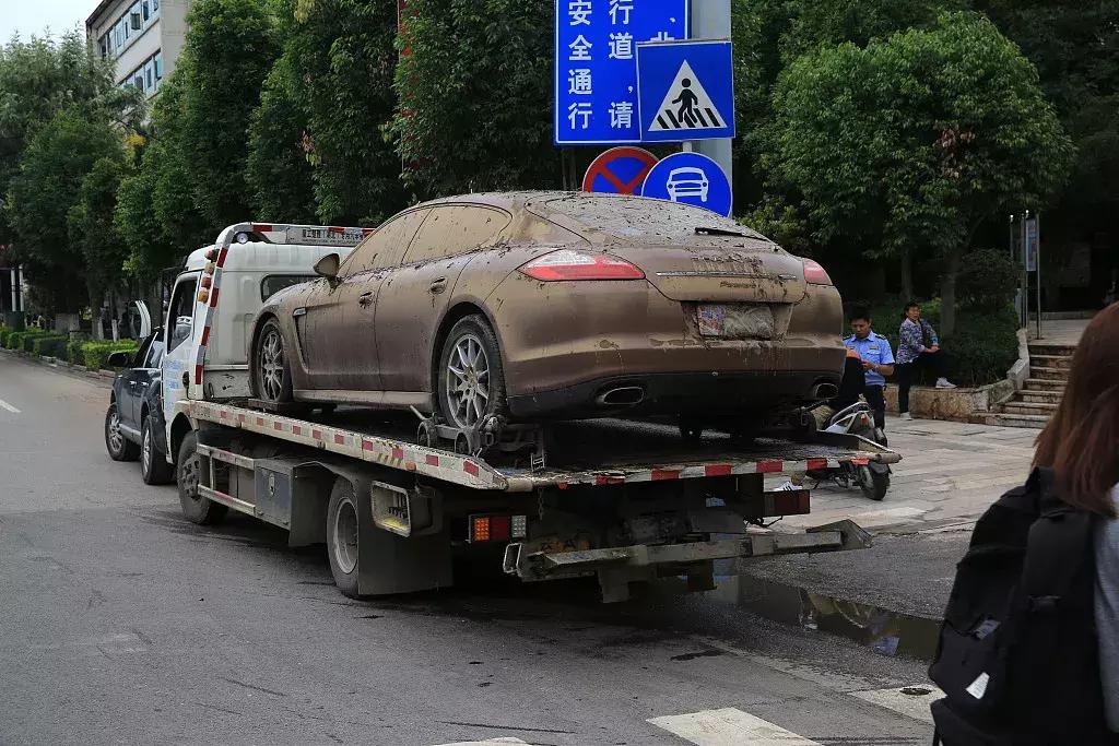 将车吊到屋顶,把车吊到楼顶要多少钱