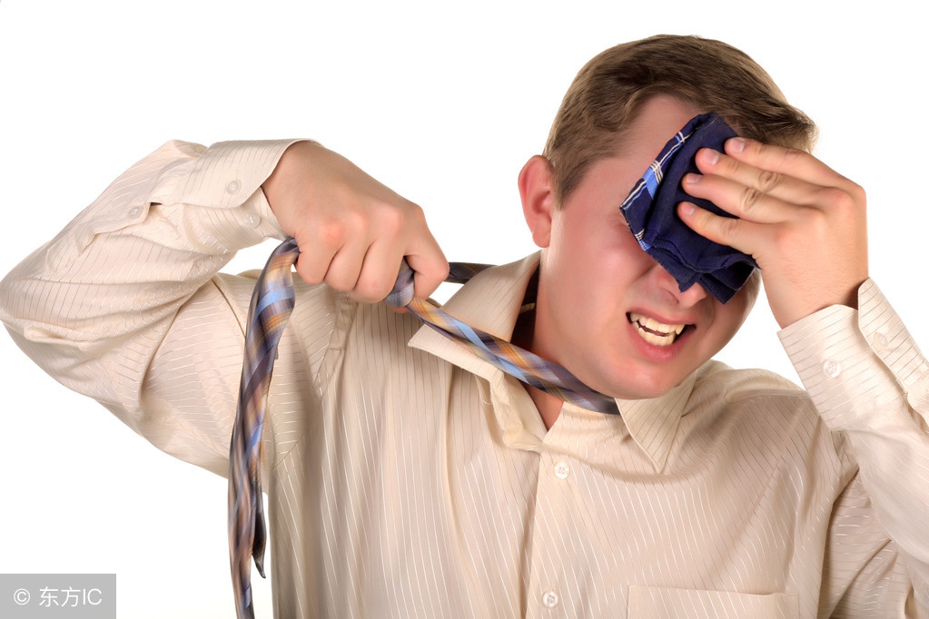 高度近视引起的飞蚊症如何改善,警惕飞蚊症