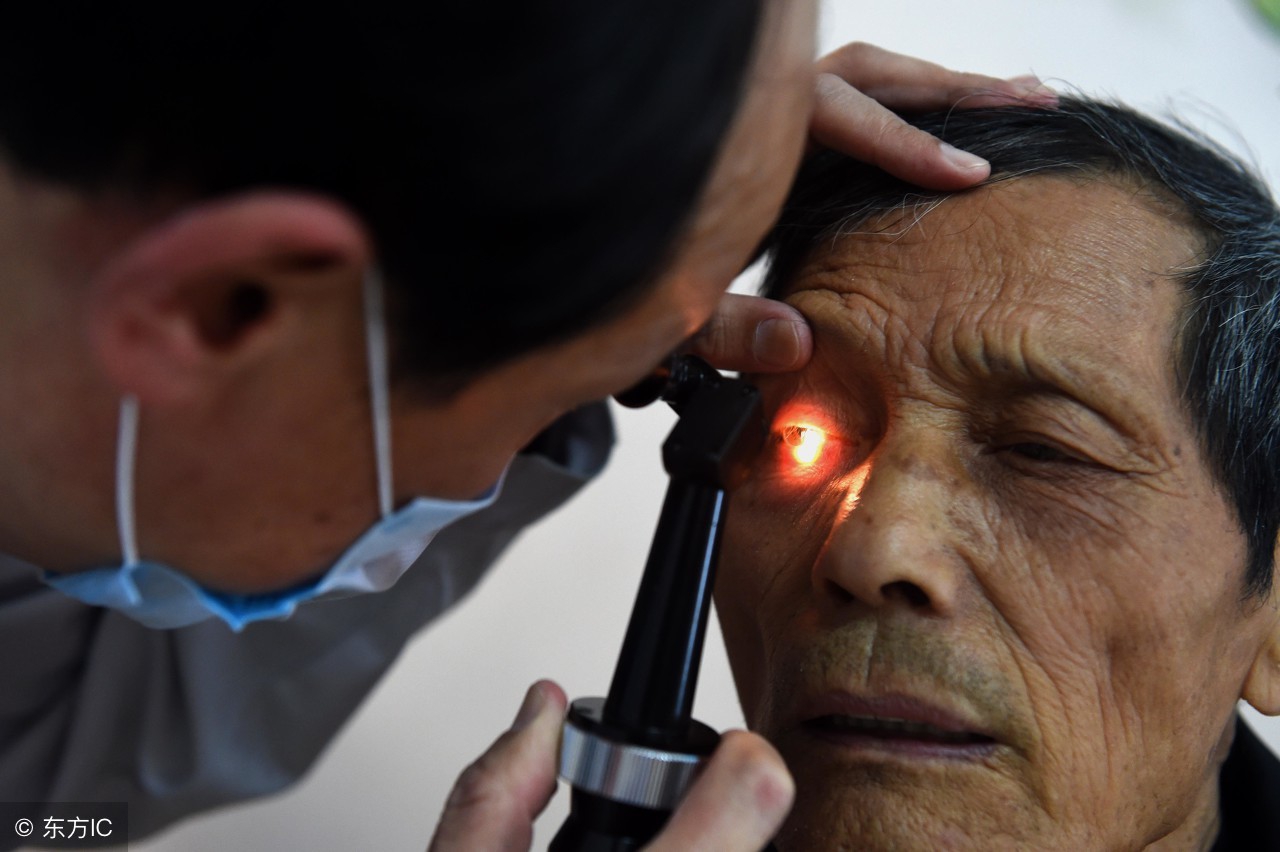 高度近视引起的飞蚊症如何改善,警惕飞蚊症