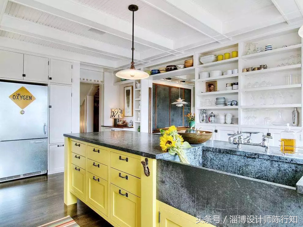 新房装修该不该做吊顶呢,房子装修一定要装筒灯吗