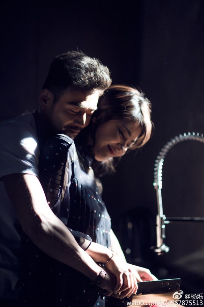 杨烁给老婆补办婚礼的视频,杨烁王黎雯补办婚礼场面浪漫