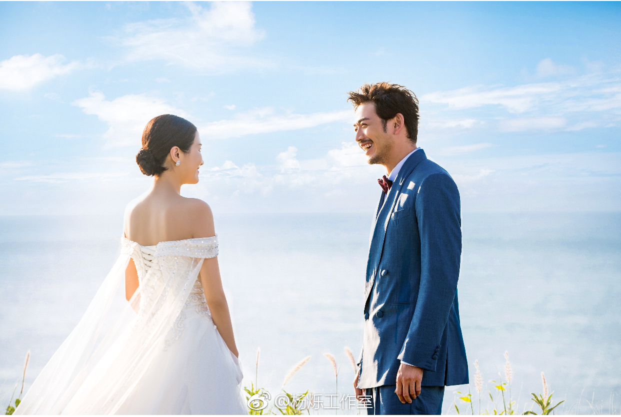 杨烁给老婆补办婚礼的视频,杨烁王黎雯补办婚礼场面浪漫