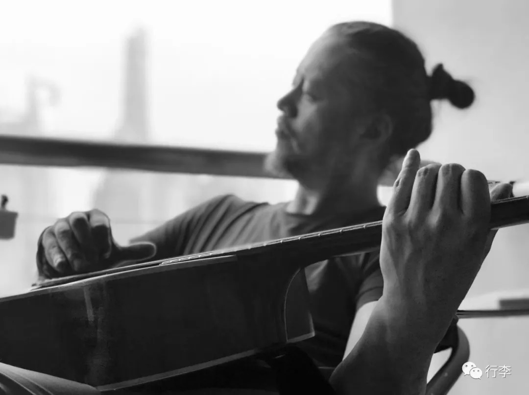 行李︱老艾:只要活着,谁不在路上