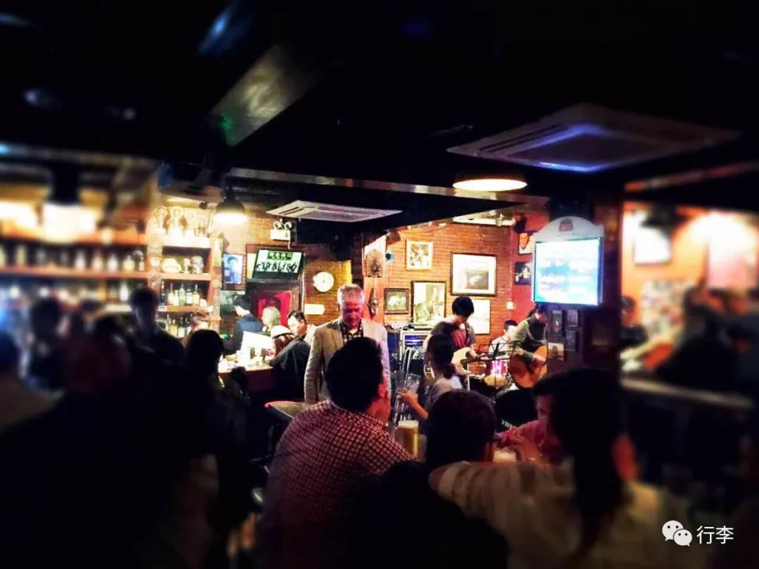 行李︱老艾：只要活着，谁不在路上