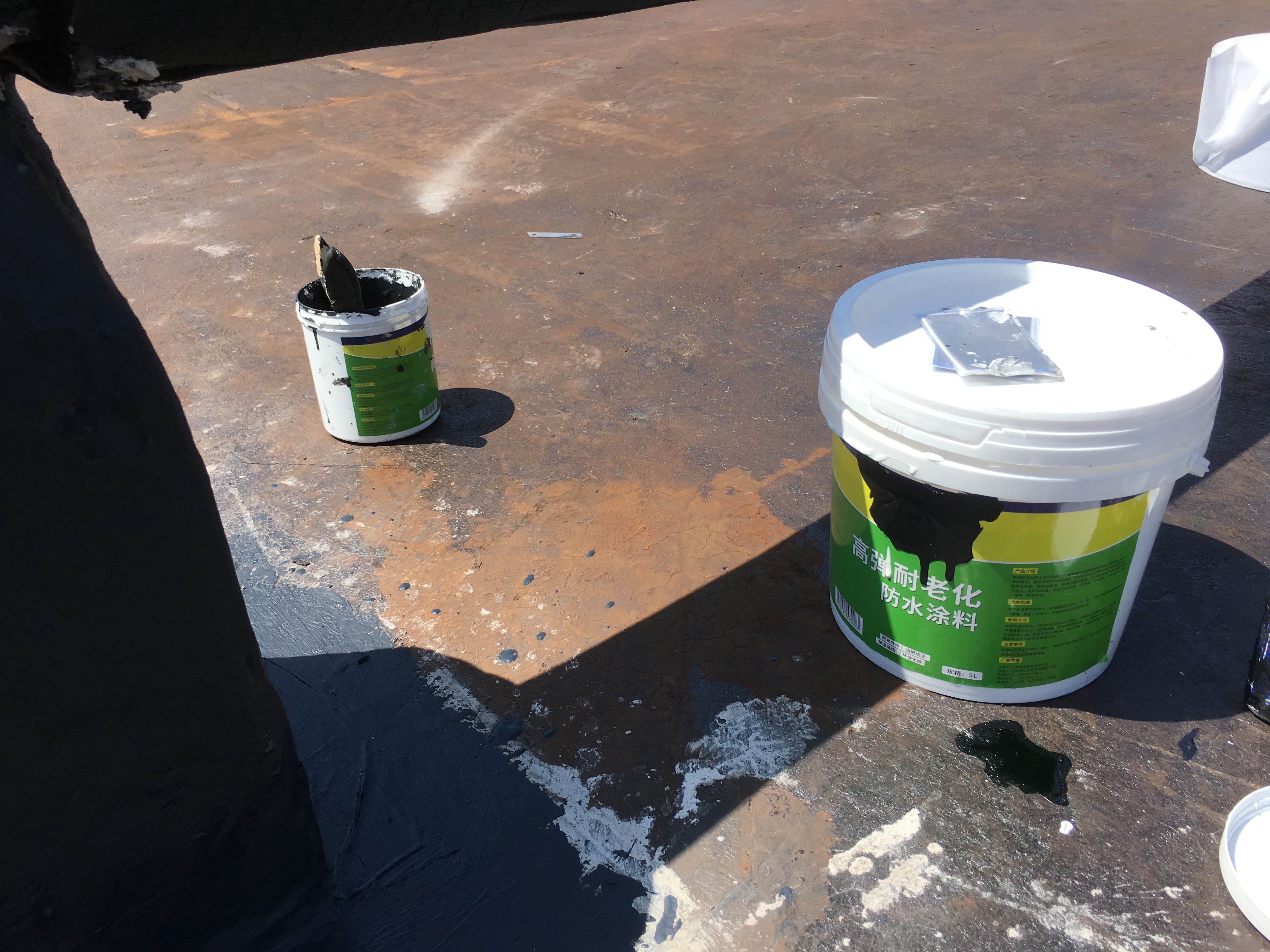 房顶漏水这样刷施工简单绿色环保,屋顶漏水怎么刷视频