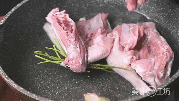 鸭怎么做不上火,鸭怎么做不骚又好吃