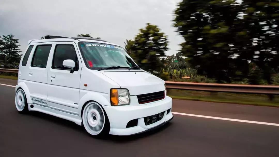 花一万块钱买的iphone11,花1万多买iphone值得吗