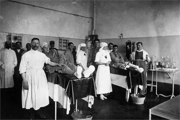 「百草园」第一次世界大战中的功臣消毒剂——百里香（七十五）