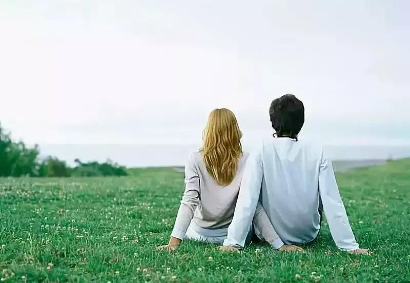 一个男人说他想静静是想分手了吗,男人说想一个人静静我该找他吗