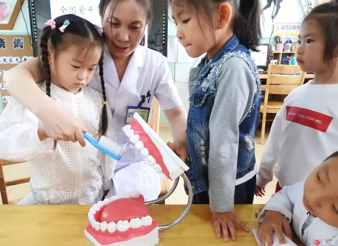 草莓加酵母粉刷牙美白是什么道理,草莓加小苏打美白牙齿真的假的