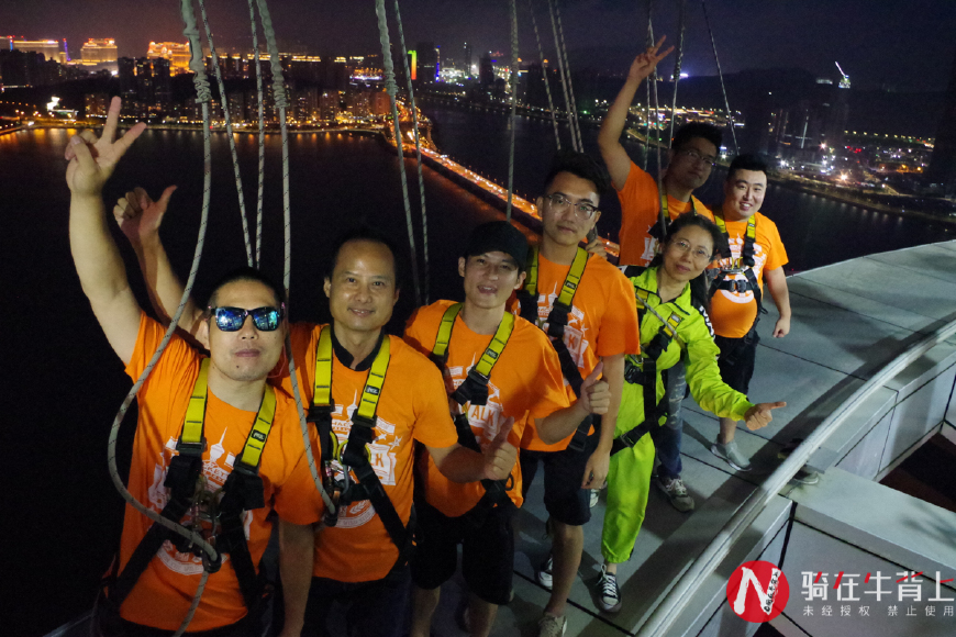 全世界第一高蹦极,世界蹦极最高1000米