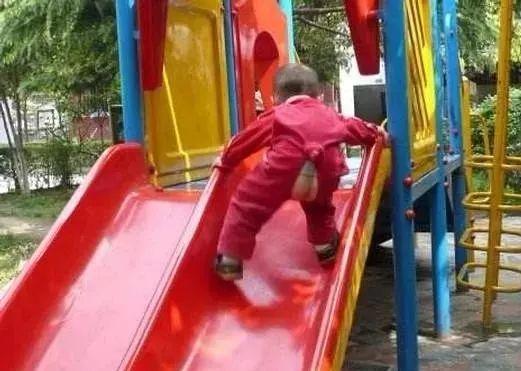 2岁宝宝耳朵化脓了,2岁宝宝耳朵流脓表现