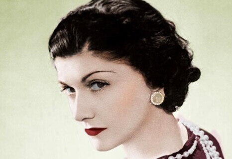 韩国女星“性感小野马”活动直播脱衣，别想太多，我是来看皮肤的