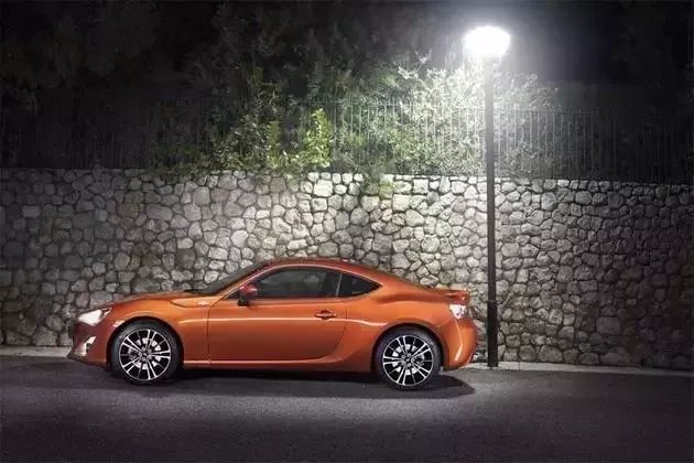 经常有鸟拉屎在车上,为什么鸟总是拉屎在我车上