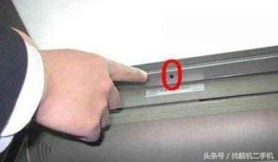 为什么有的酒店蹲便器上会有一个小孔？