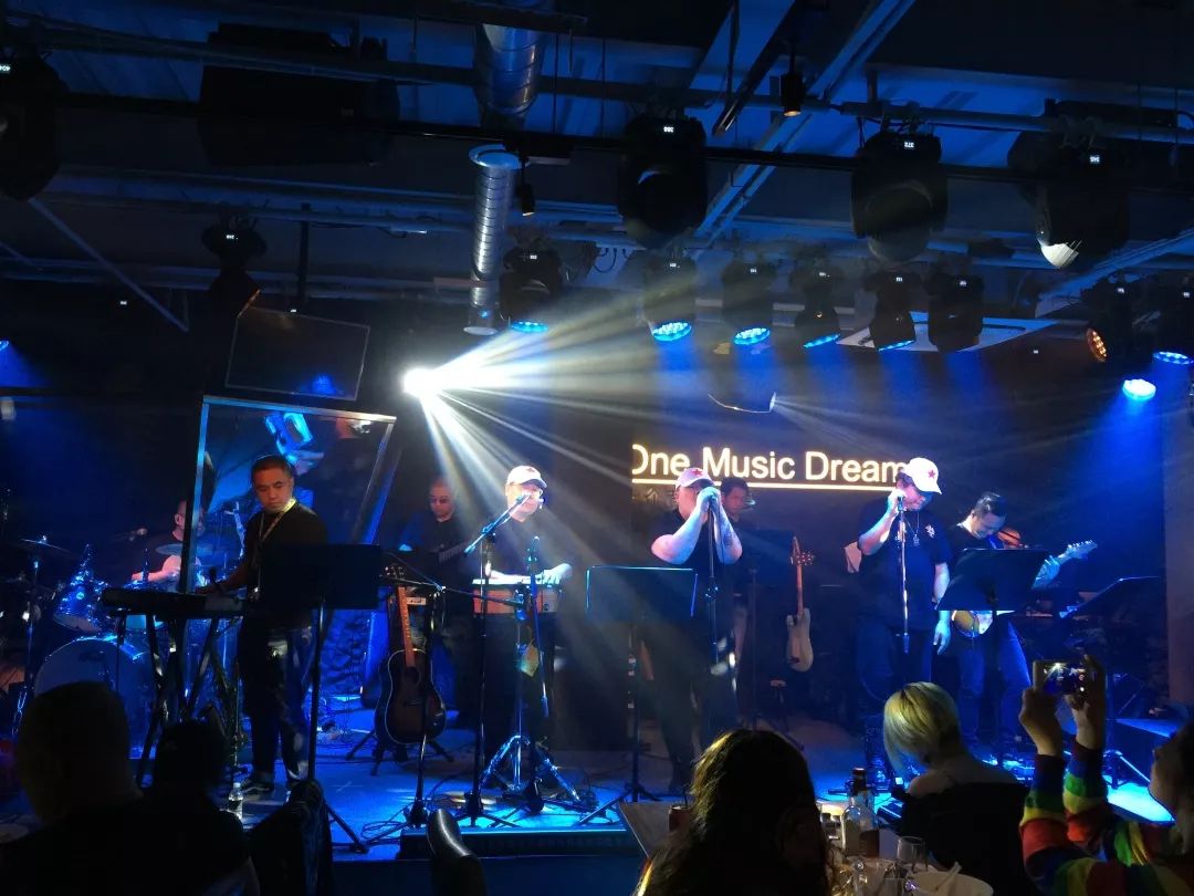 2018静安国际嘉年华启幕 静安大融城携手百家商户慈善义卖