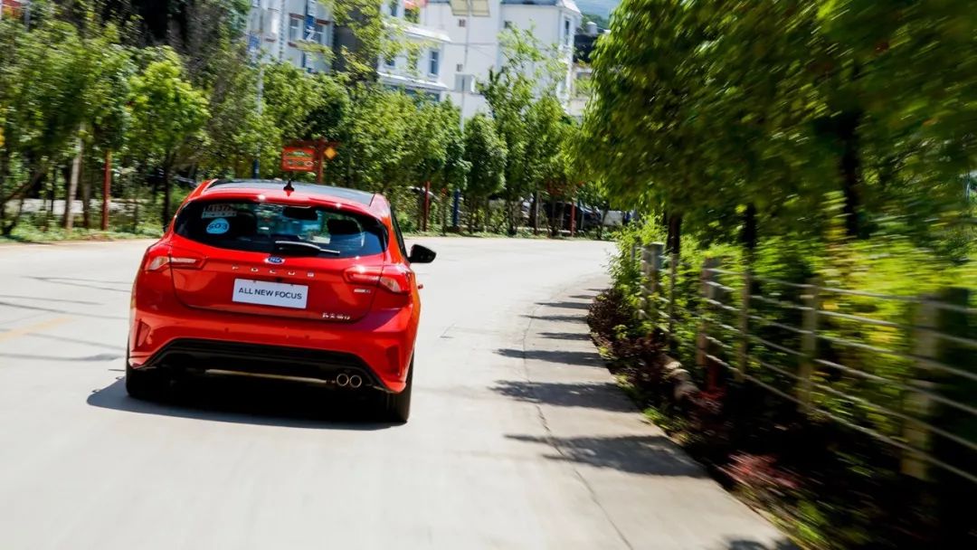 试驾新一代福特福克斯,福特福克斯和思域哪个好