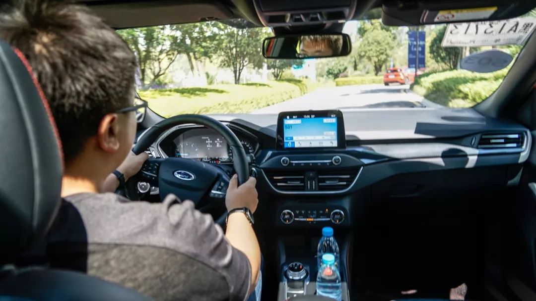 试驾新一代福特福克斯,福特福克斯和思域哪个好