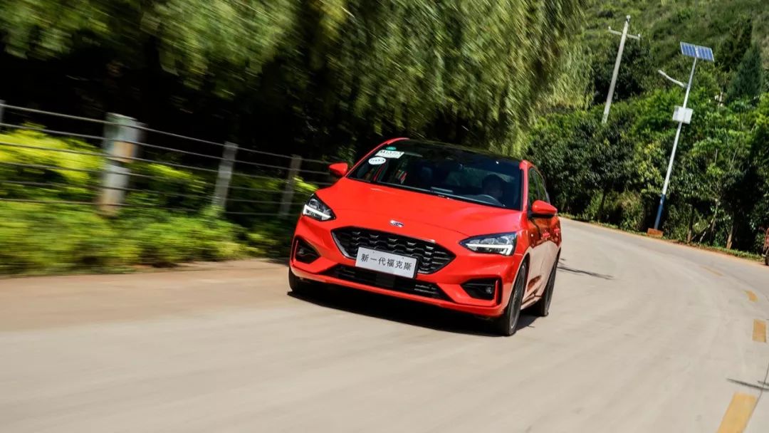 试驾新一代福特福克斯,福特福克斯和思域哪个好