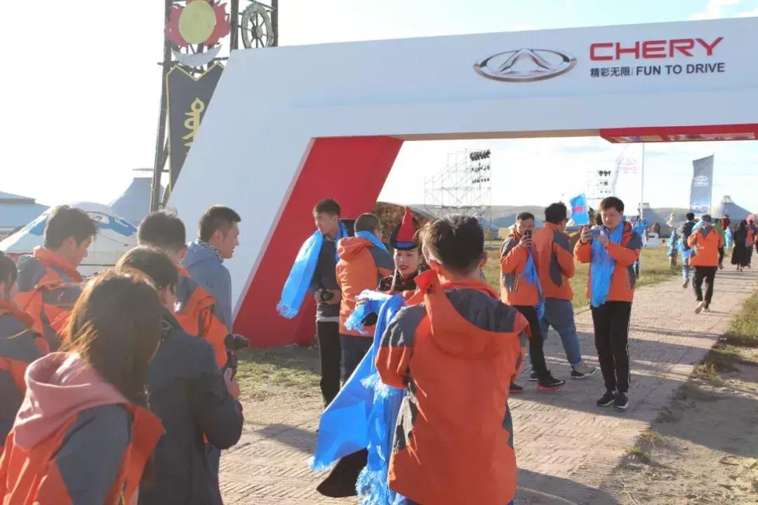 开19款1.6t豪华版瑞虎8自驾游 (瑞虎8四驱烂泥路越野测试)