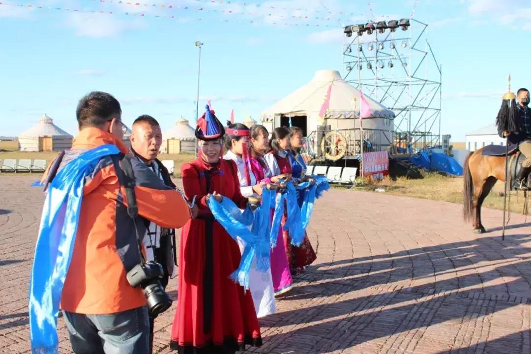 开19款1.6t豪华版瑞虎8自驾游 (瑞虎8四驱烂泥路越野测试)