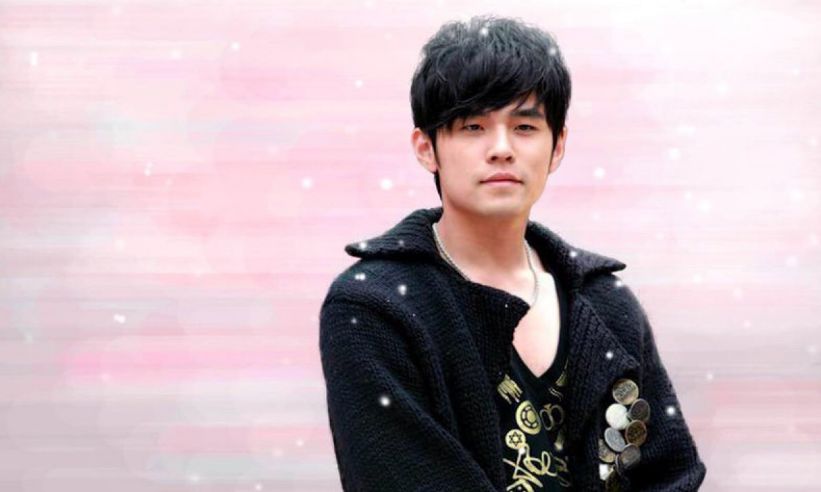 昆凌罕见晒女儿正面照,昆凌大方晒出儿子的照片头发抢镜